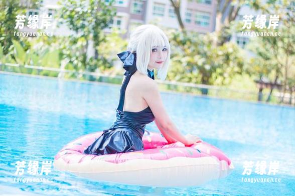 Kitkat Cosplay泳池写真，高清记录她的“扑通”时刻！